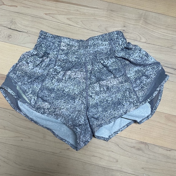 lululemon athletica Pants - Grey Lululemon Hotty Hot shorts, size 0 2.5 inch